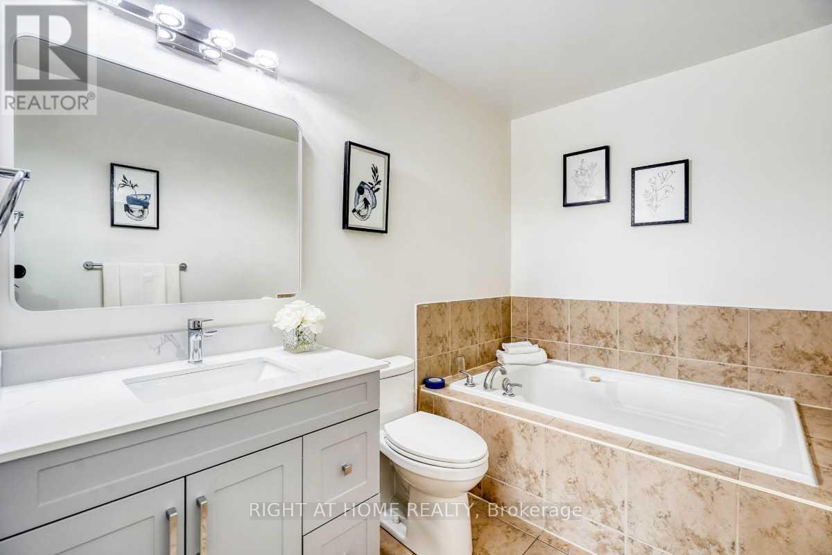 2304 Winlord Place, Oshawa, ON - Indoor Photo Showing Bathroom