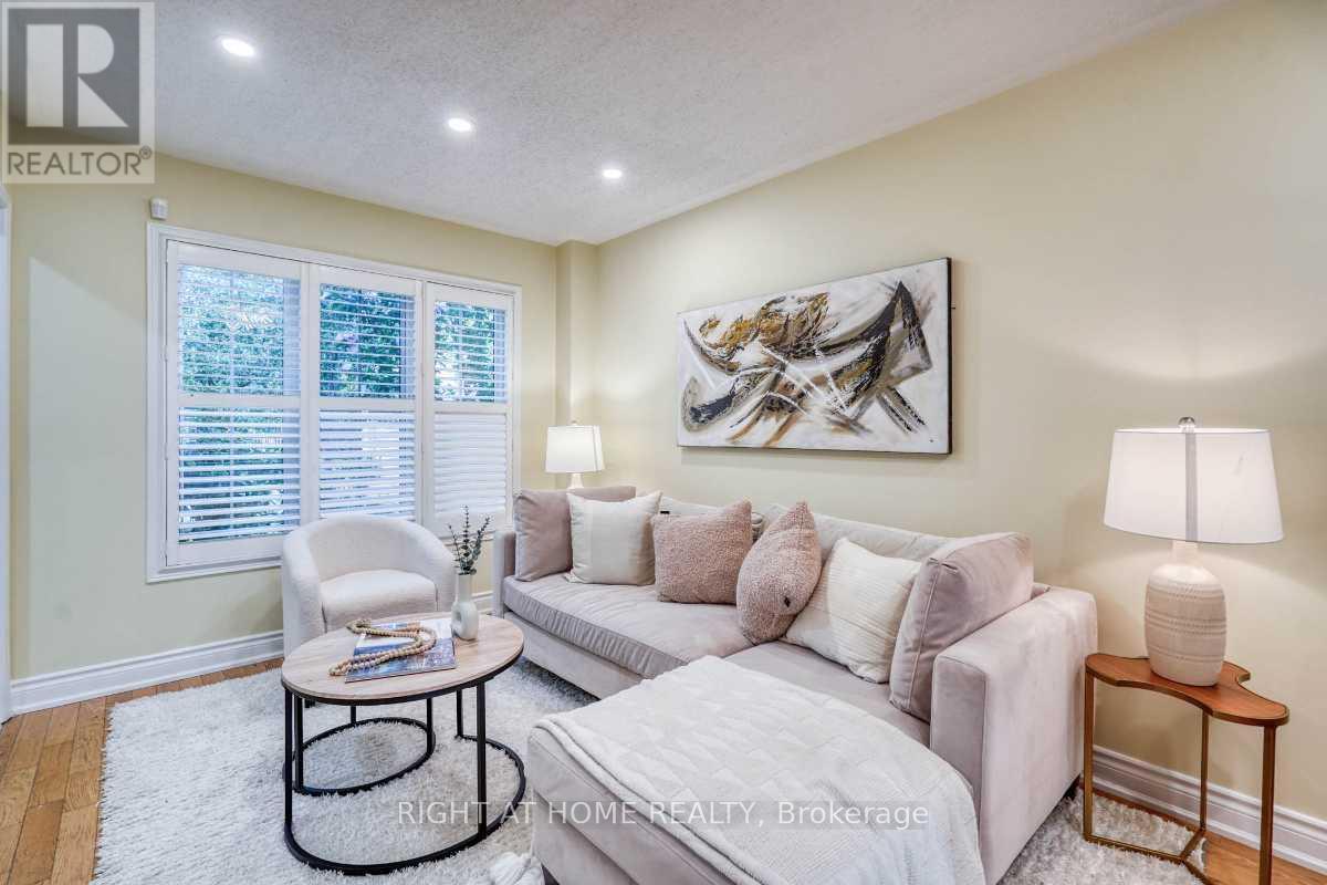 2304 Winlord Place, Oshawa, ON - Indoor Photo Showing Living Room