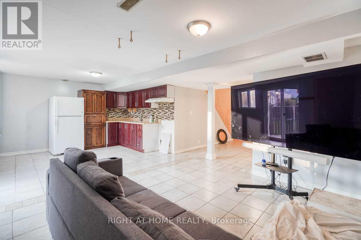2304 Winlord Place, Oshawa, ON - Indoor