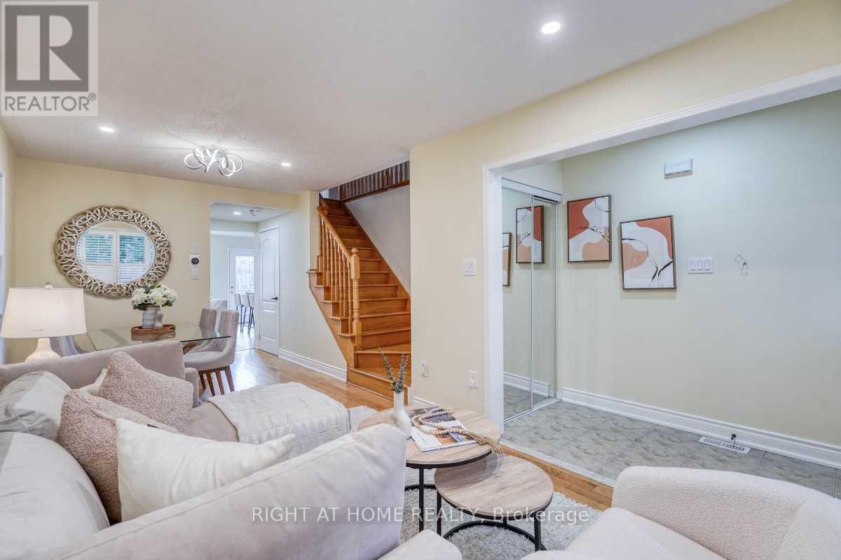 2304 Winlord Place, Oshawa, ON - Indoor Photo Showing Living Room