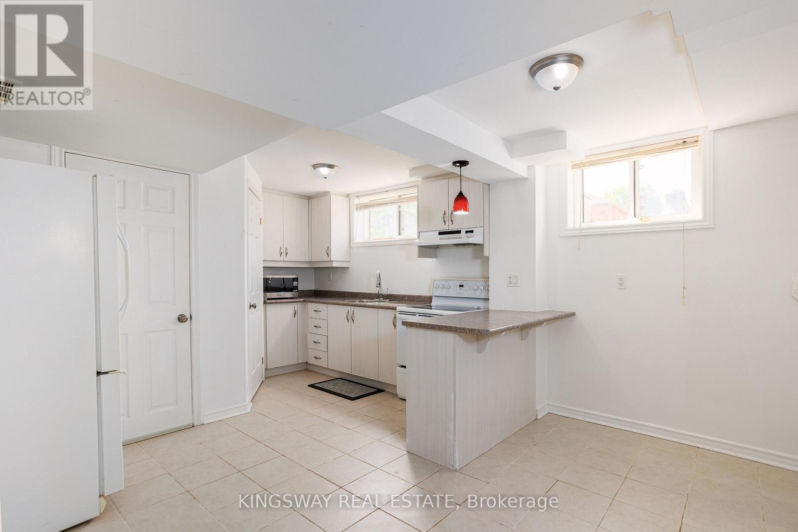 57 Lancer Drive, Vaughan, ON - Indoor Photo Showing Kitchen