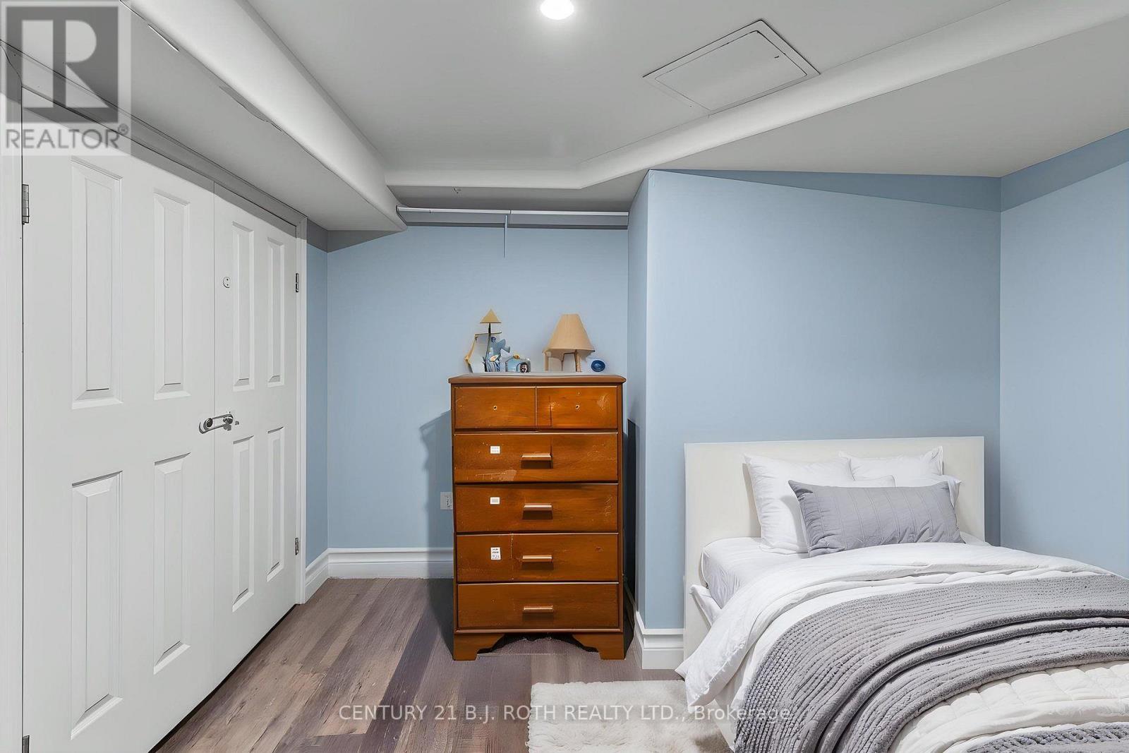 323 Crawford Street, Orillia, ON - Indoor Photo Showing Bedroom