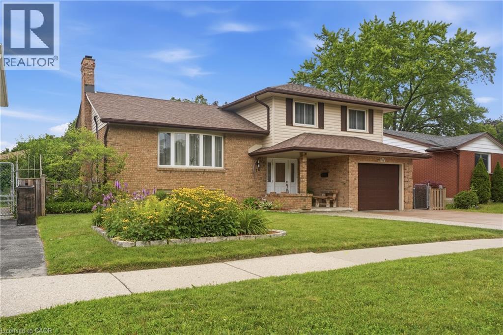 Brick and siding exterior featuring a covered front entry - 76 Lower Canada Crescent, Kitchener, ON - Outdoor