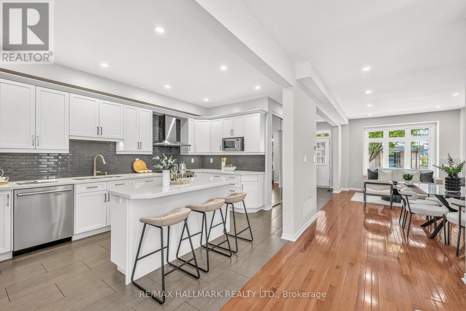 120 Albert Lewis Street, Markham, ON - Indoor Photo Showing Kitchen With Upgraded Kitchen