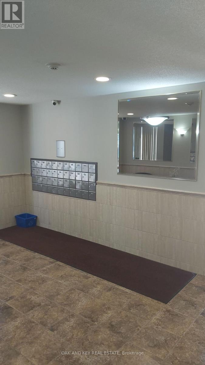 703 - 75 Huxley Street, London South (South E), ON - Indoor Photo Showing Other Room