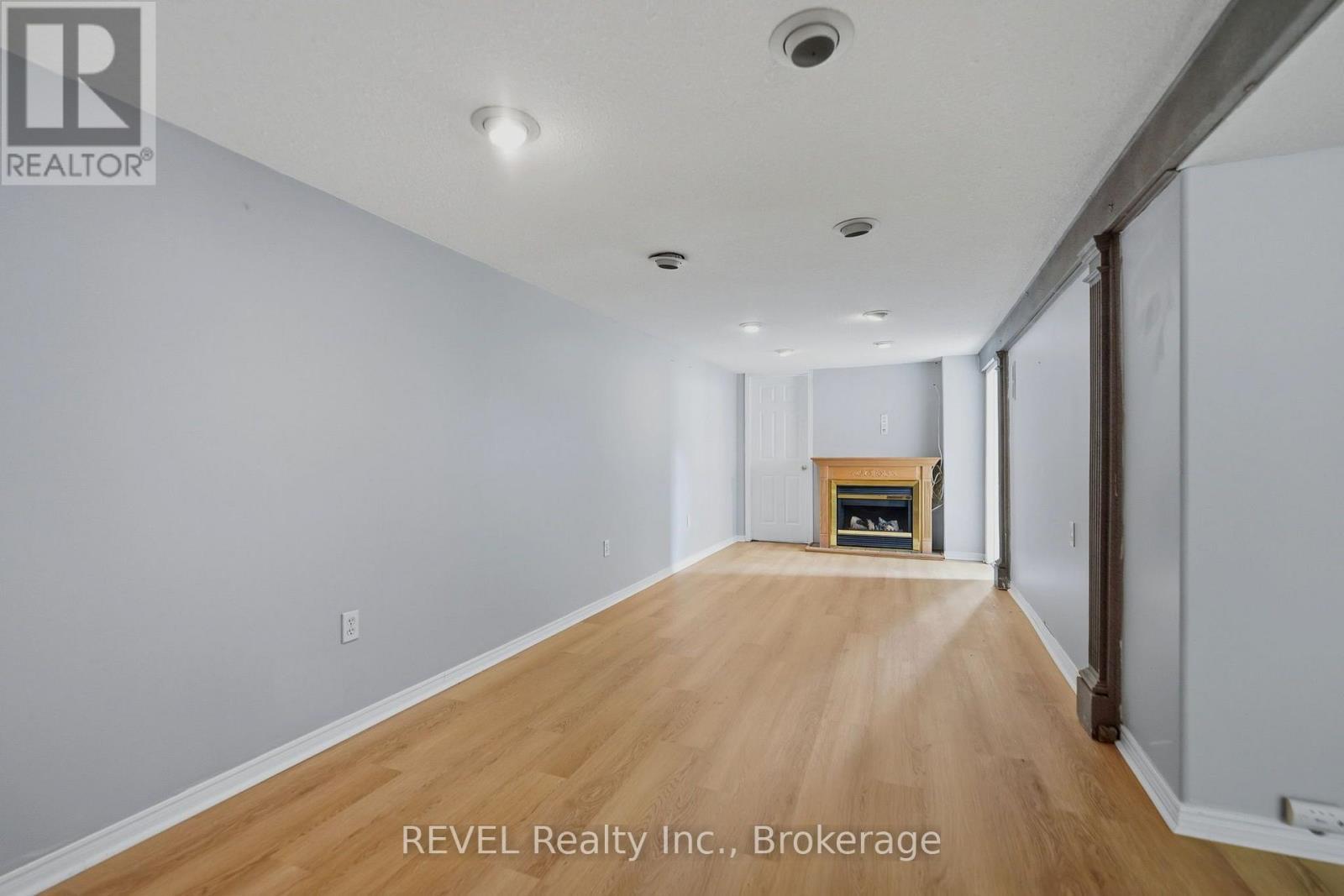 7962 Booth Street, Niagara Falls (Ascot), ON - Indoor With Fireplace