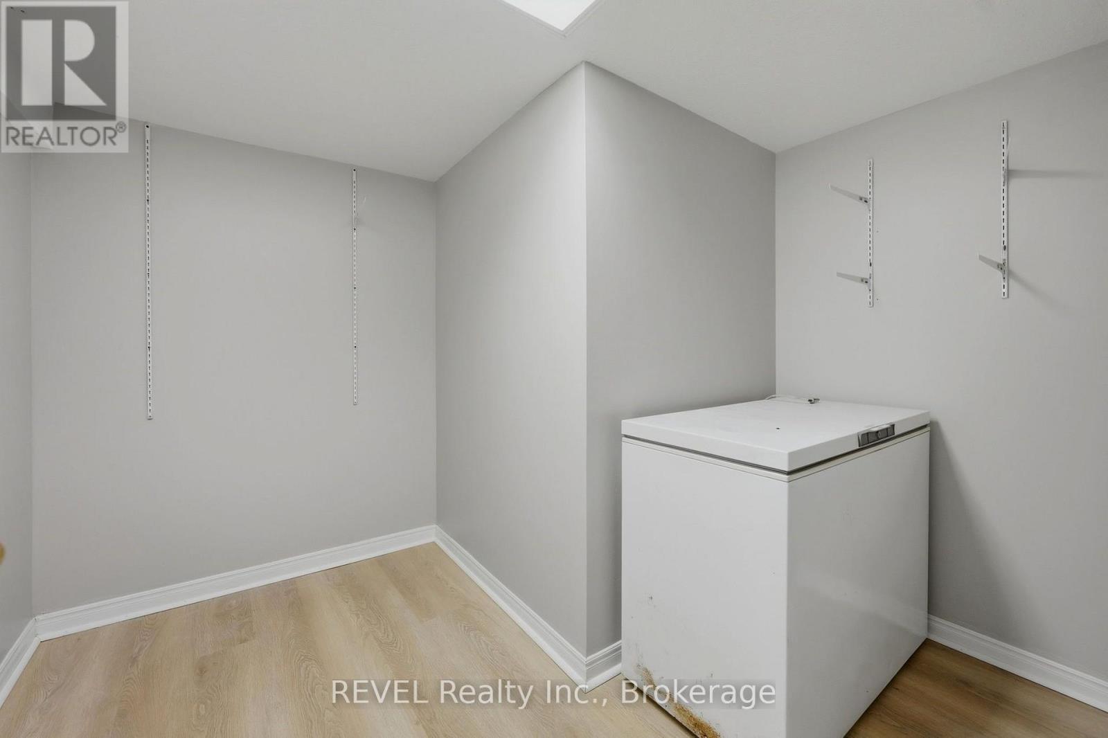 7962 Booth Street, Niagara Falls (Ascot), ON - Indoor