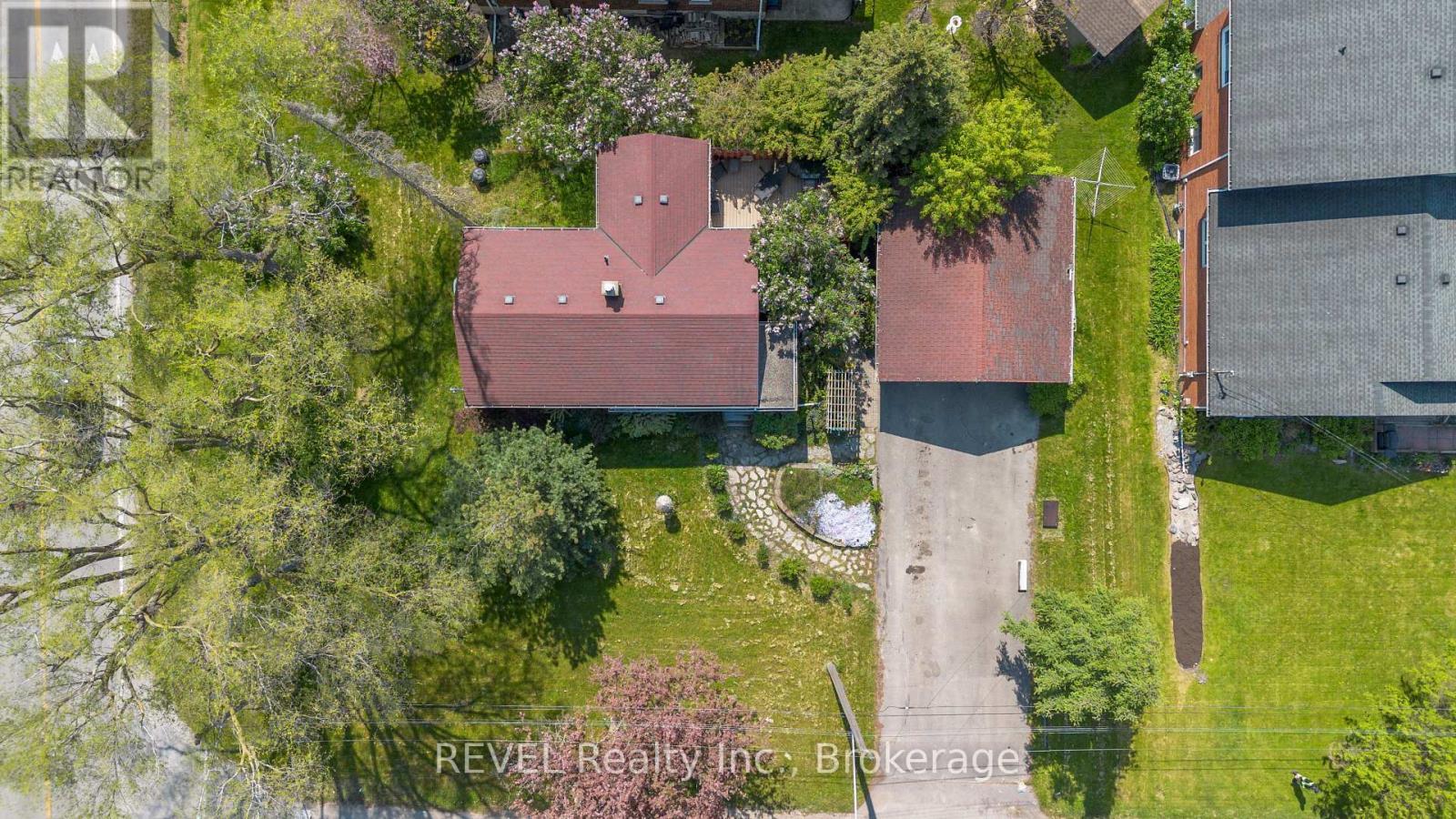 7962 Booth Street, Niagara Falls (Ascot), ON - Outdoor