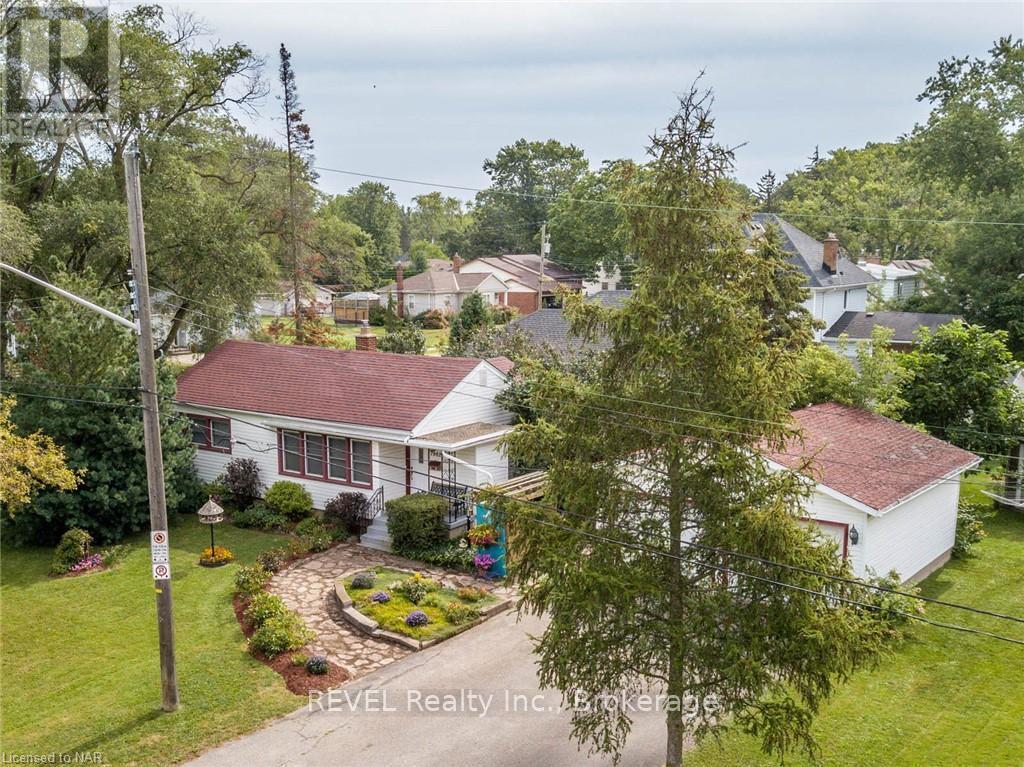 7962 Booth Street, Niagara Falls (Ascot), ON - Outdoor