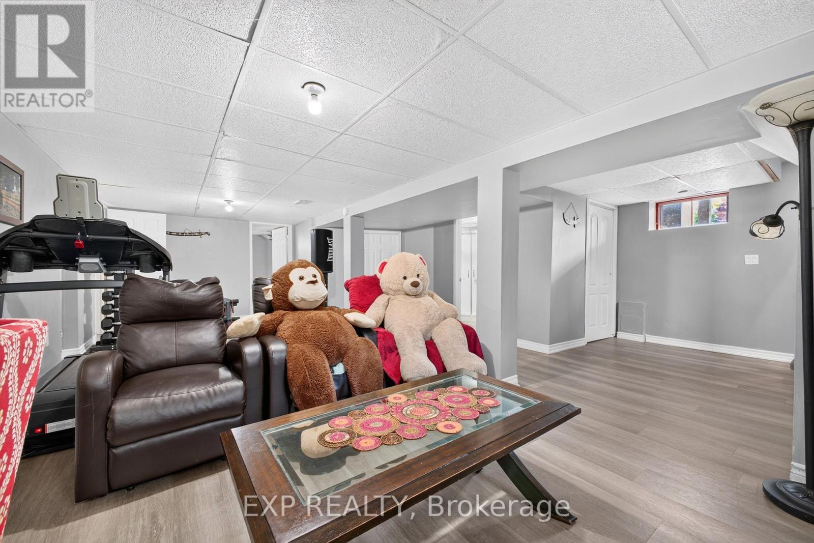 8 Dunraven Avenue, St. Catharines (Carlton/Bunting), ON - Indoor