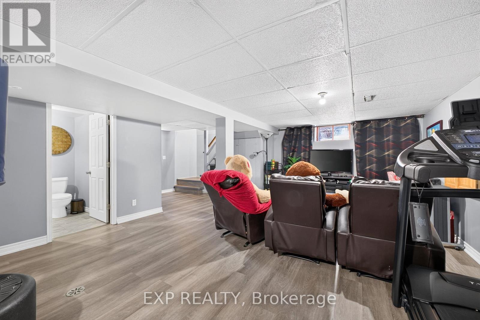 8 Dunraven Avenue, St. Catharines (Carlton/Bunting), ON - Indoor