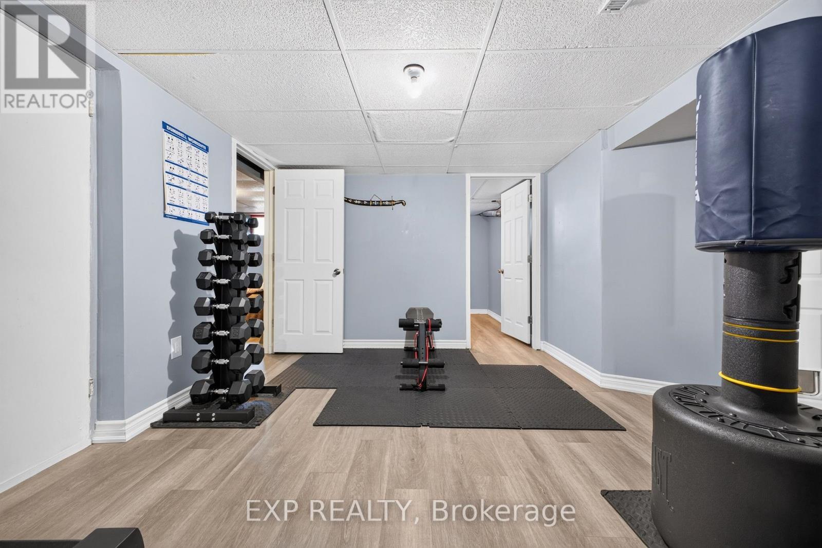 8 Dunraven Avenue, St. Catharines (Carlton/Bunting), ON - Indoor