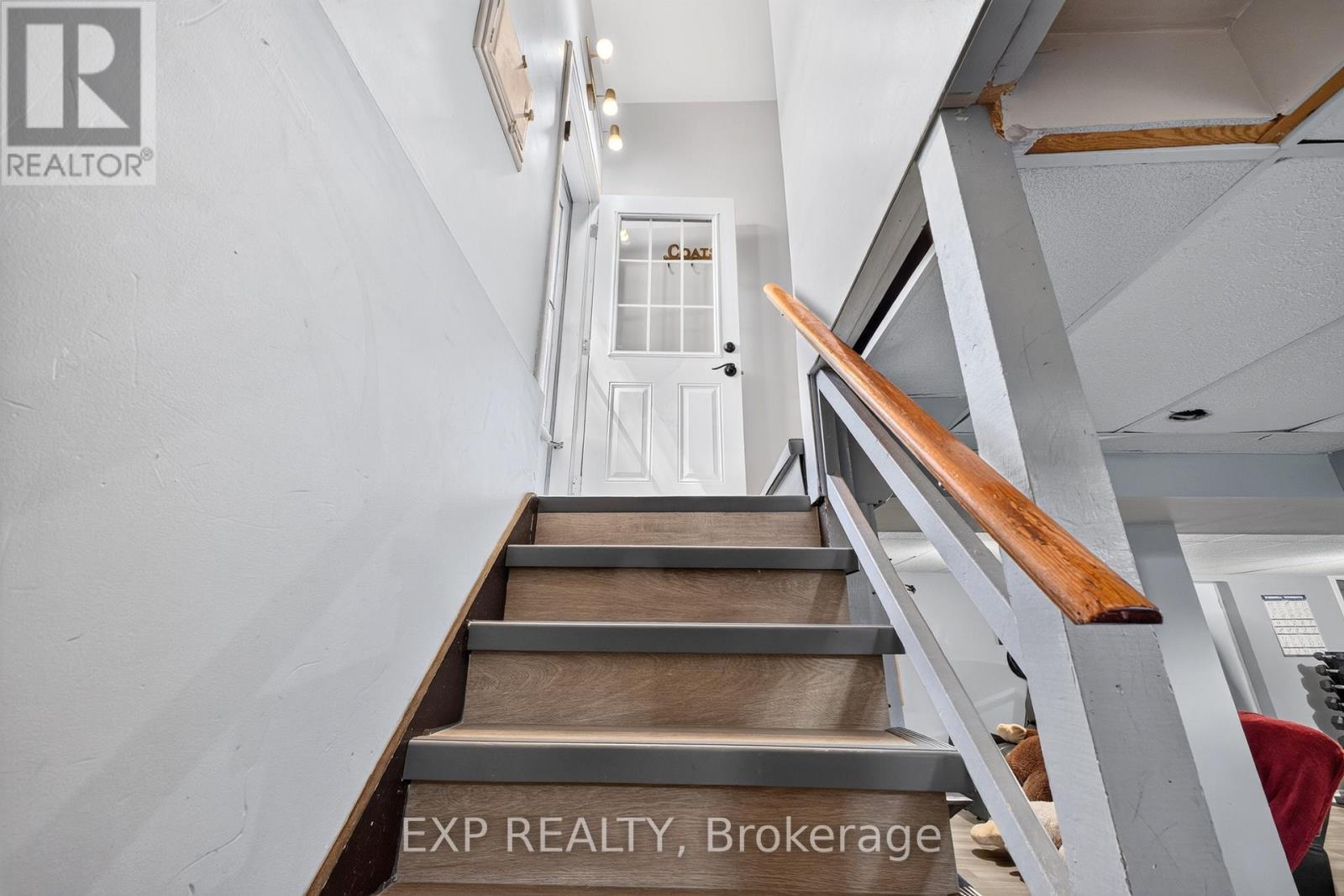 8 Dunraven Avenue, St. Catharines (Carlton/Bunting), ON - Indoor Photo Showing Other Room