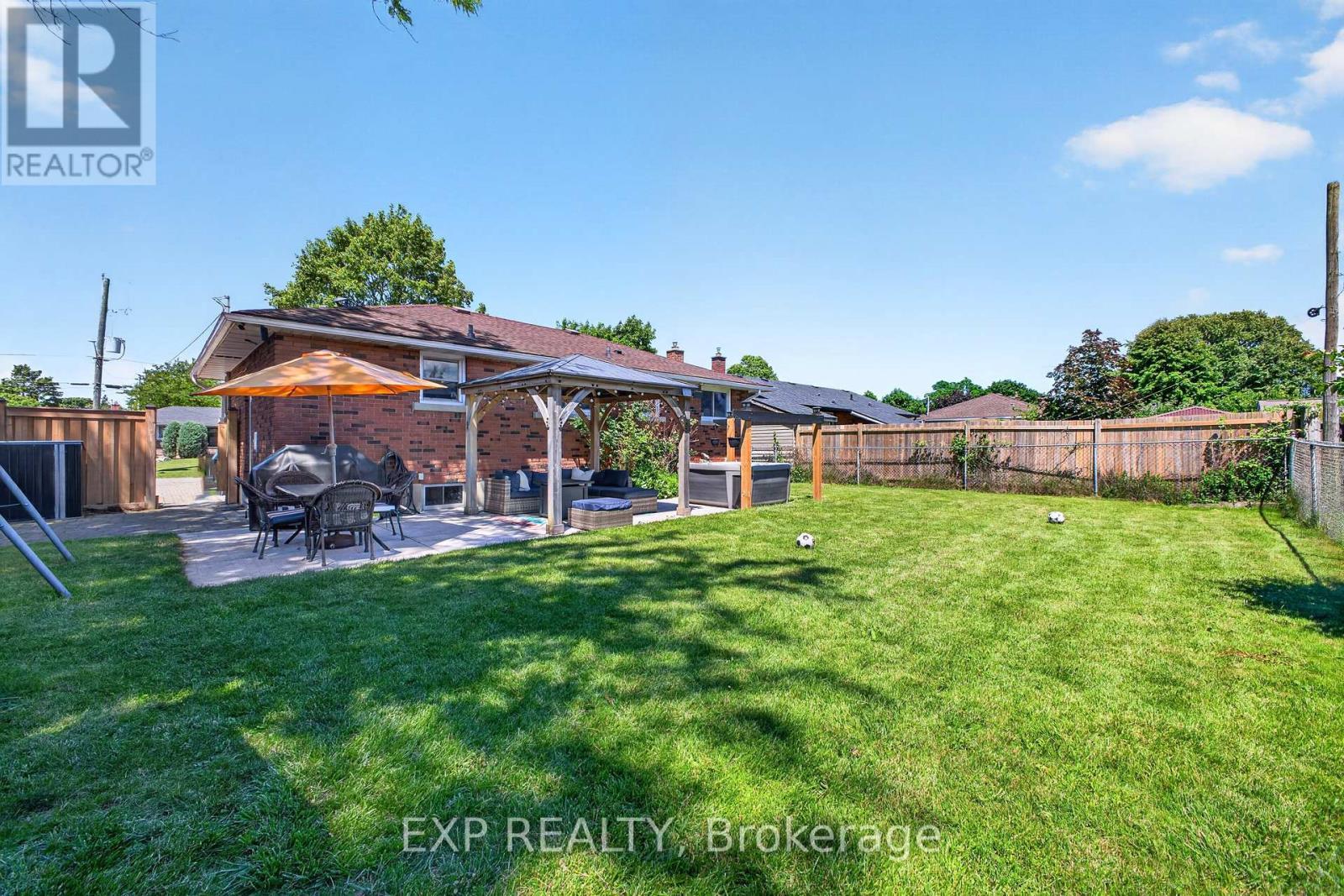 8 Dunraven Avenue, St. Catharines (Carlton/Bunting), ON - Outdoor With Backyard