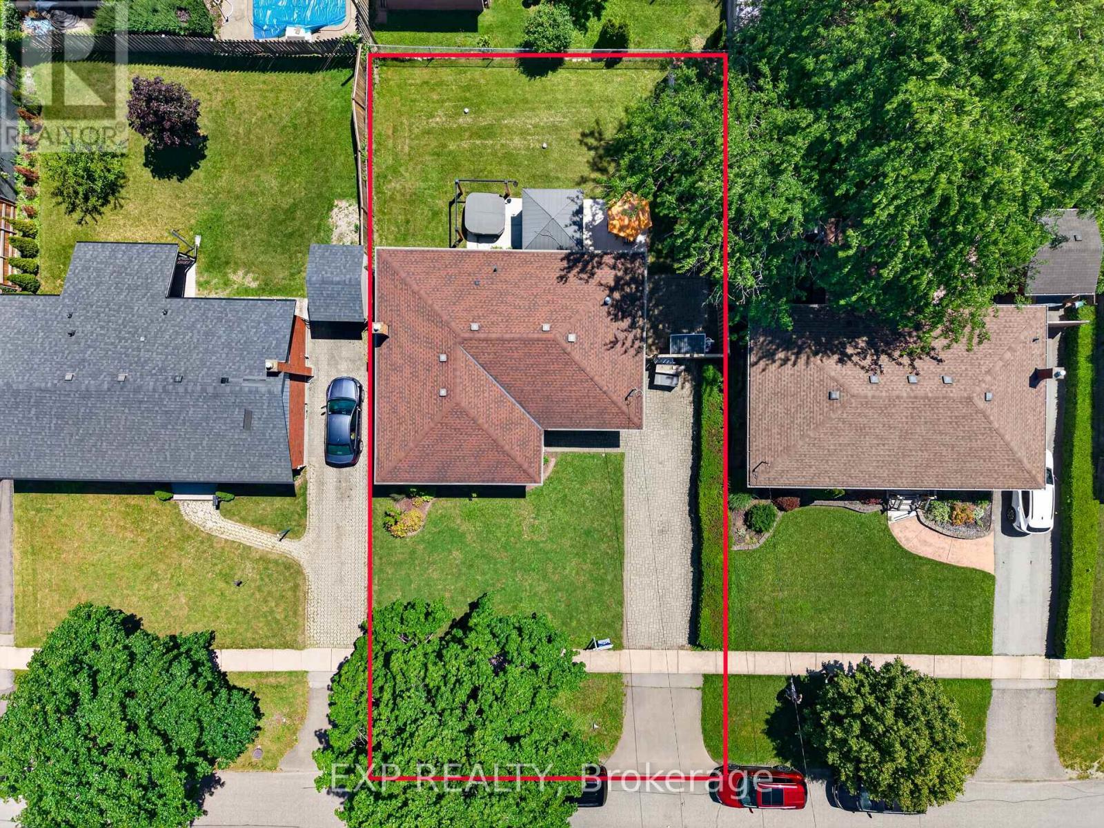 8 Dunraven Avenue, St. Catharines (Carlton/Bunting), ON - Outdoor