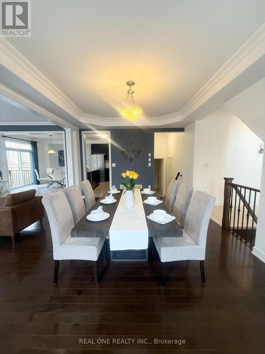 39 Mowder Drive, Aurora, ON - Indoor Photo Showing Dining Room