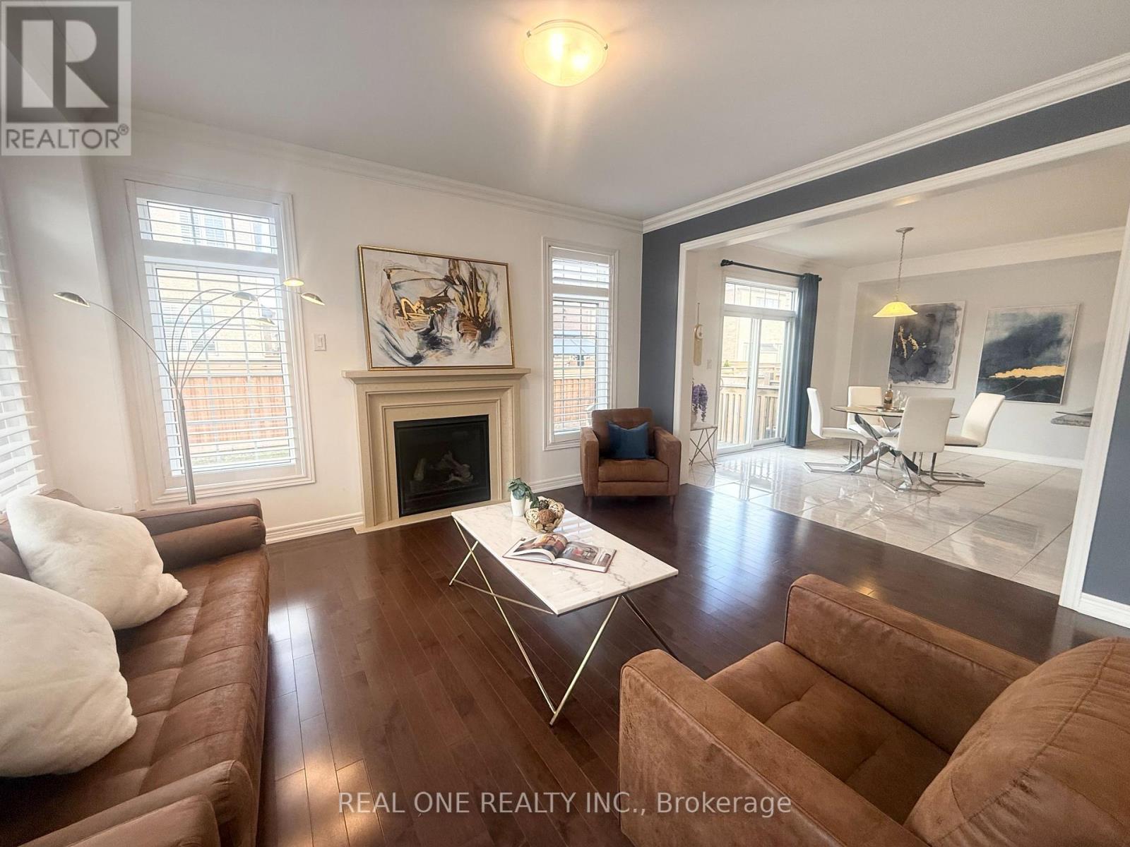 39 Mowder Drive, Aurora, ON - Indoor Photo Showing Living Room With Fireplace