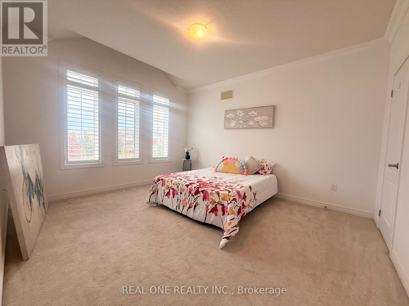 39 Mowder Drive, Aurora, ON - Indoor Photo Showing Bedroom