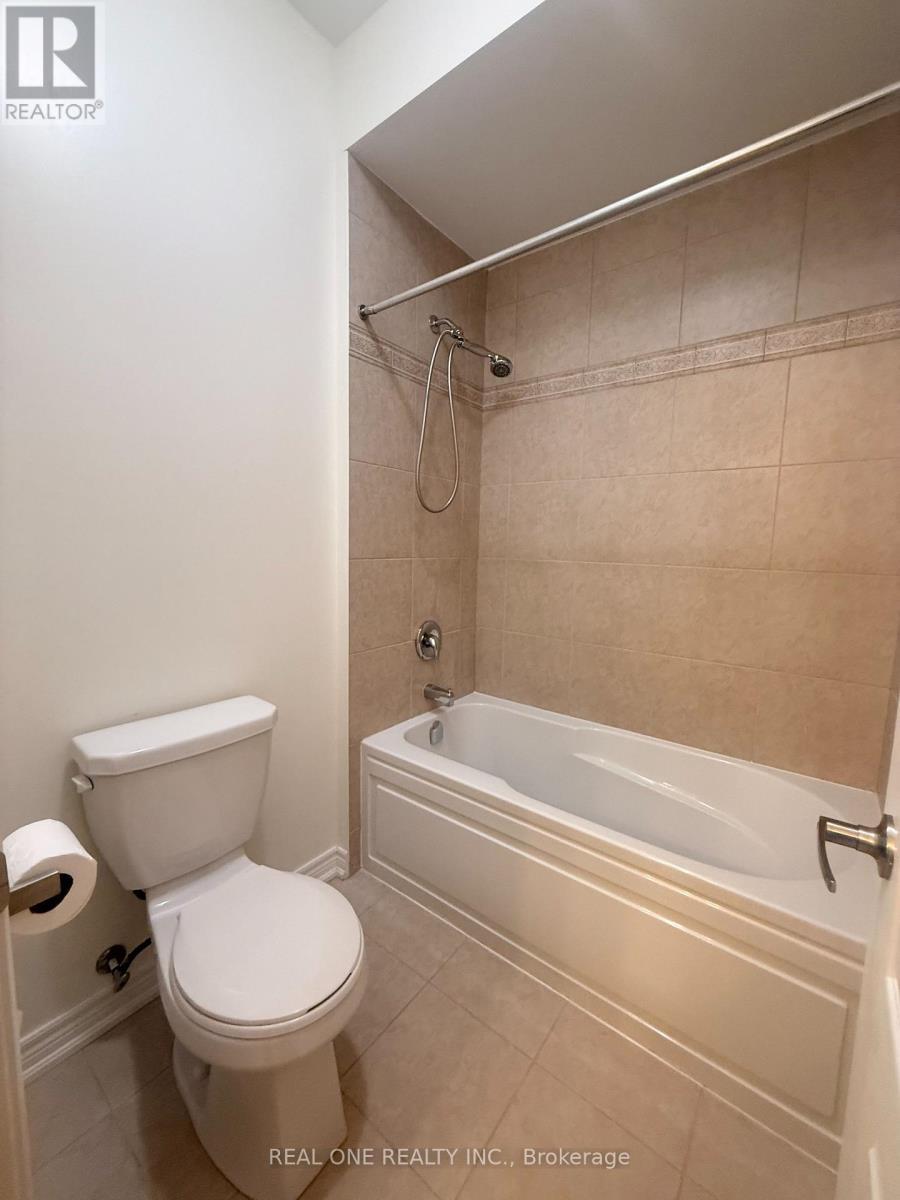39 Mowder Drive, Aurora, ON - Indoor Photo Showing Bathroom