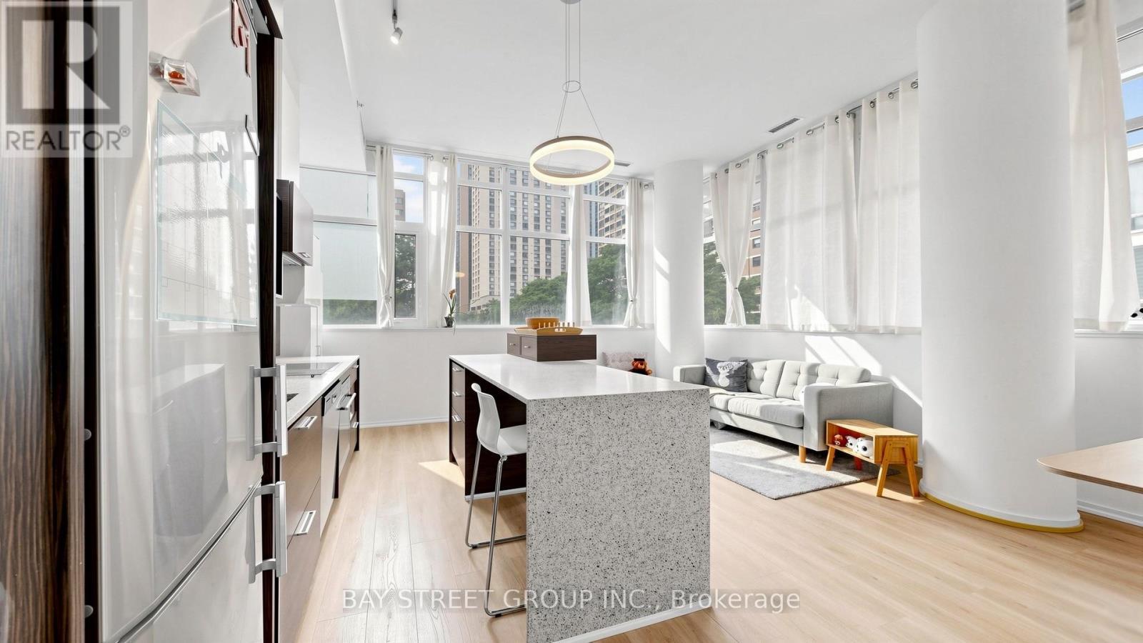 311 - 75 St Nicholas Street, Toronto, ON - Indoor Photo Showing Other Room