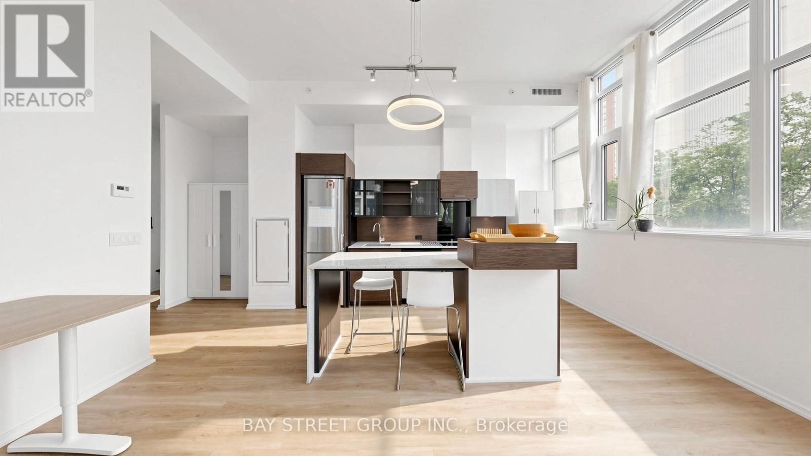 311 - 75 St Nicholas Street, Toronto, ON - Indoor Photo Showing Kitchen