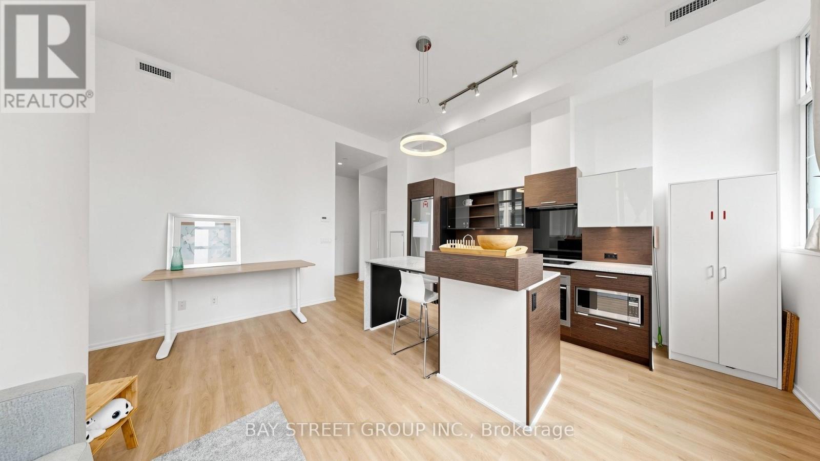 311 - 75 St Nicholas Street, Toronto, ON - Indoor Photo Showing Kitchen