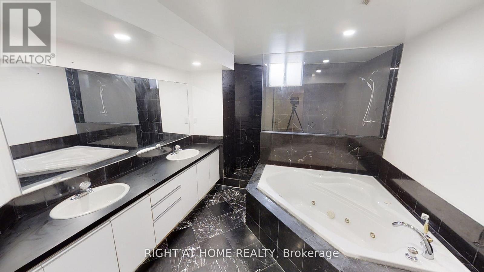 (Lower) 31 Northgate Crescent E, Richmond Hill, ON - Indoor Photo Showing Bathroom