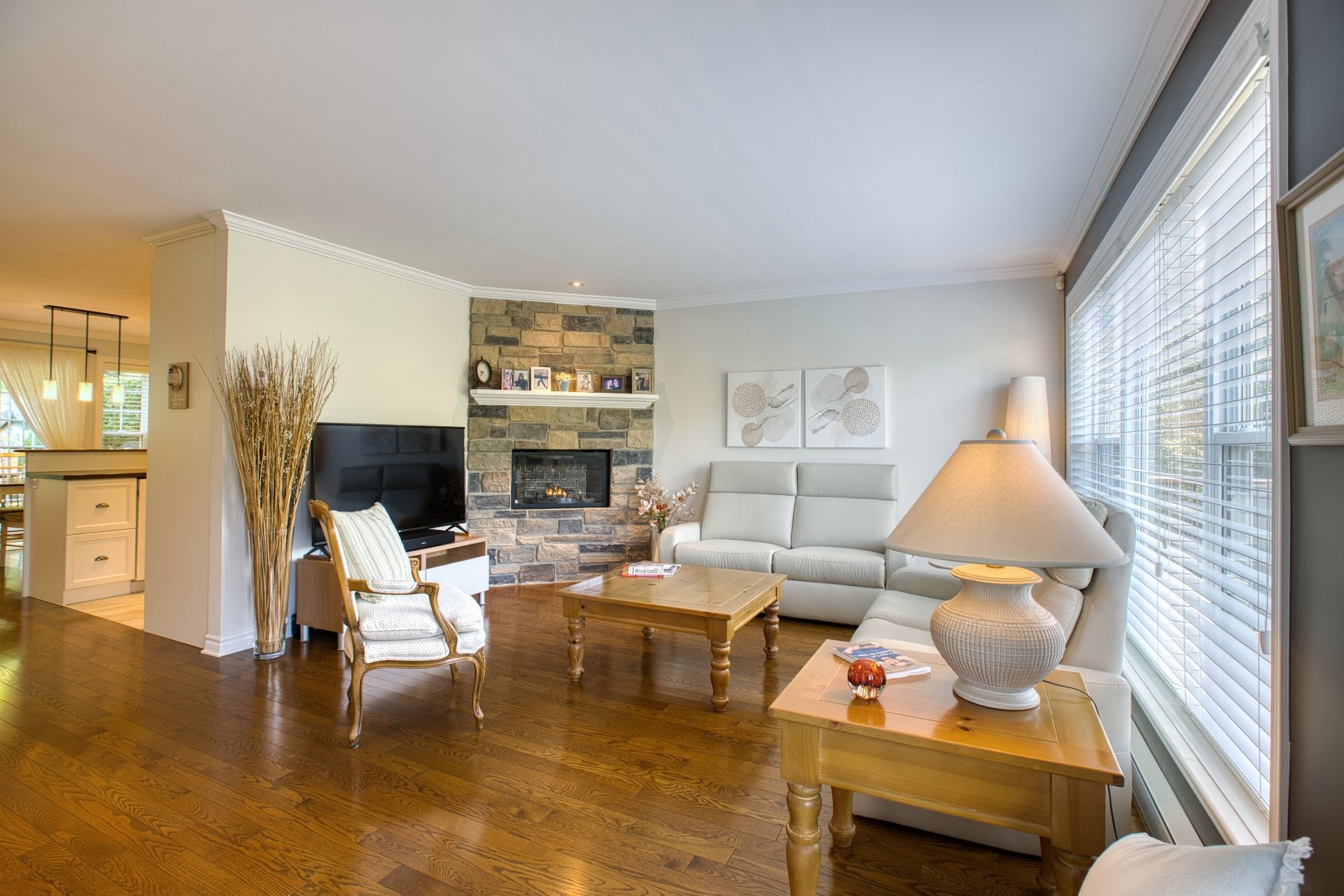 Living Room - 335 Ch. Des Sorbiers, Piedmont, QC - Indoor Photo Showing Living Room With Fireplace