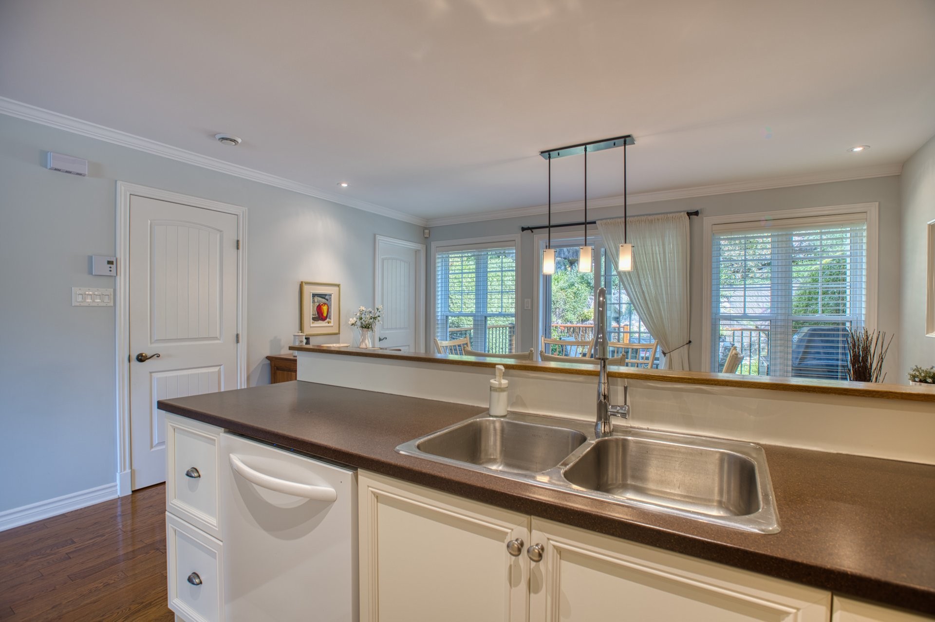 Kitchen - 335 Ch. Des Sorbiers, Piedmont, QC - Indoor Photo Showing Kitchen With Double Sink