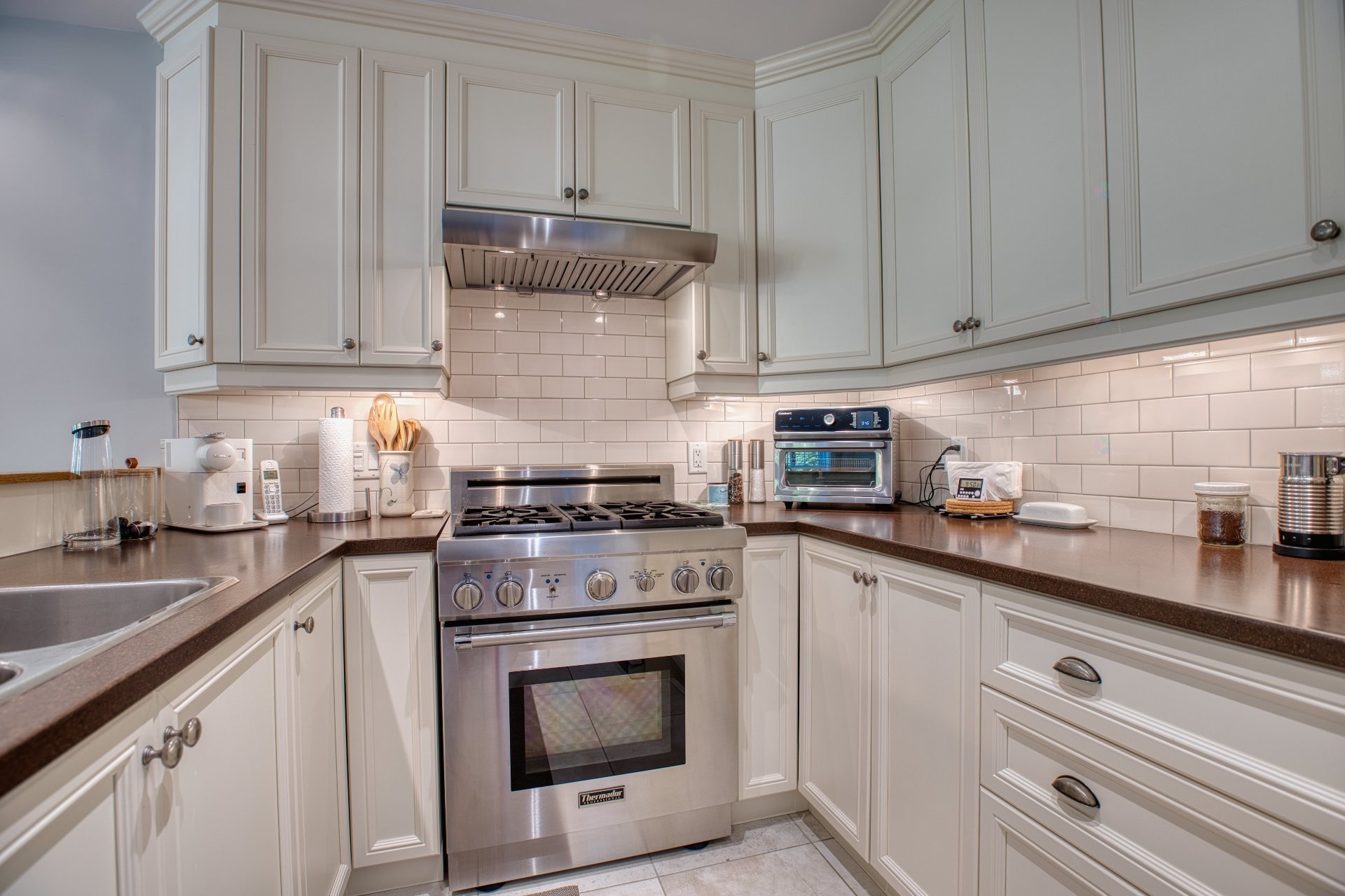 Kitchen - 335 Ch. Des Sorbiers, Piedmont, QC - Indoor Photo Showing Kitchen