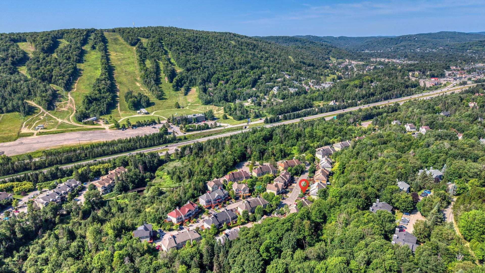 Nearby - 335 Ch. Des Sorbiers, Piedmont, QC - Outdoor With View