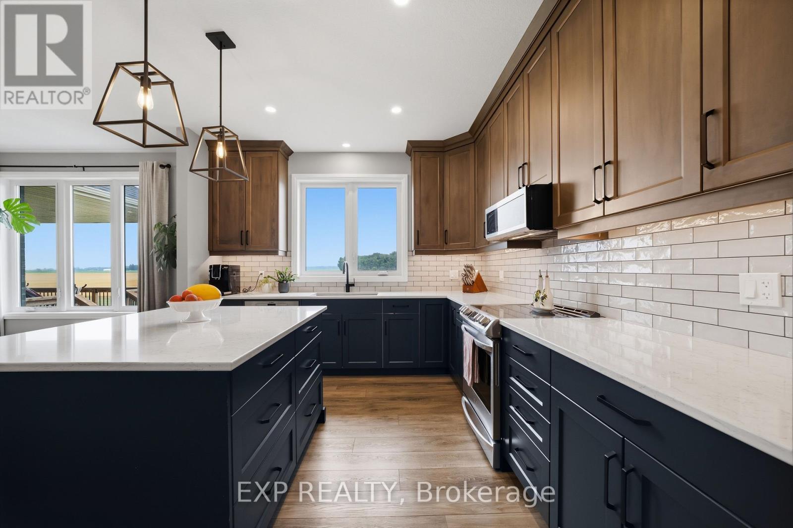 120 Lila Street, Dutton/Dunwich, ON - Indoor Photo Showing Kitchen With Upgraded Kitchen
