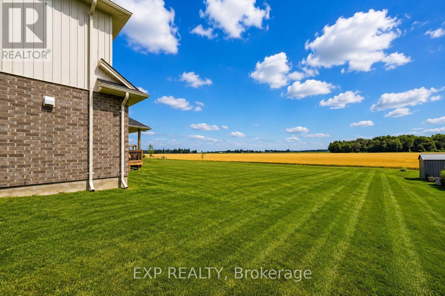 Large spacing between homes! - 120 Lila Street, Dutton/Dunwich, ON - Outdoor With View