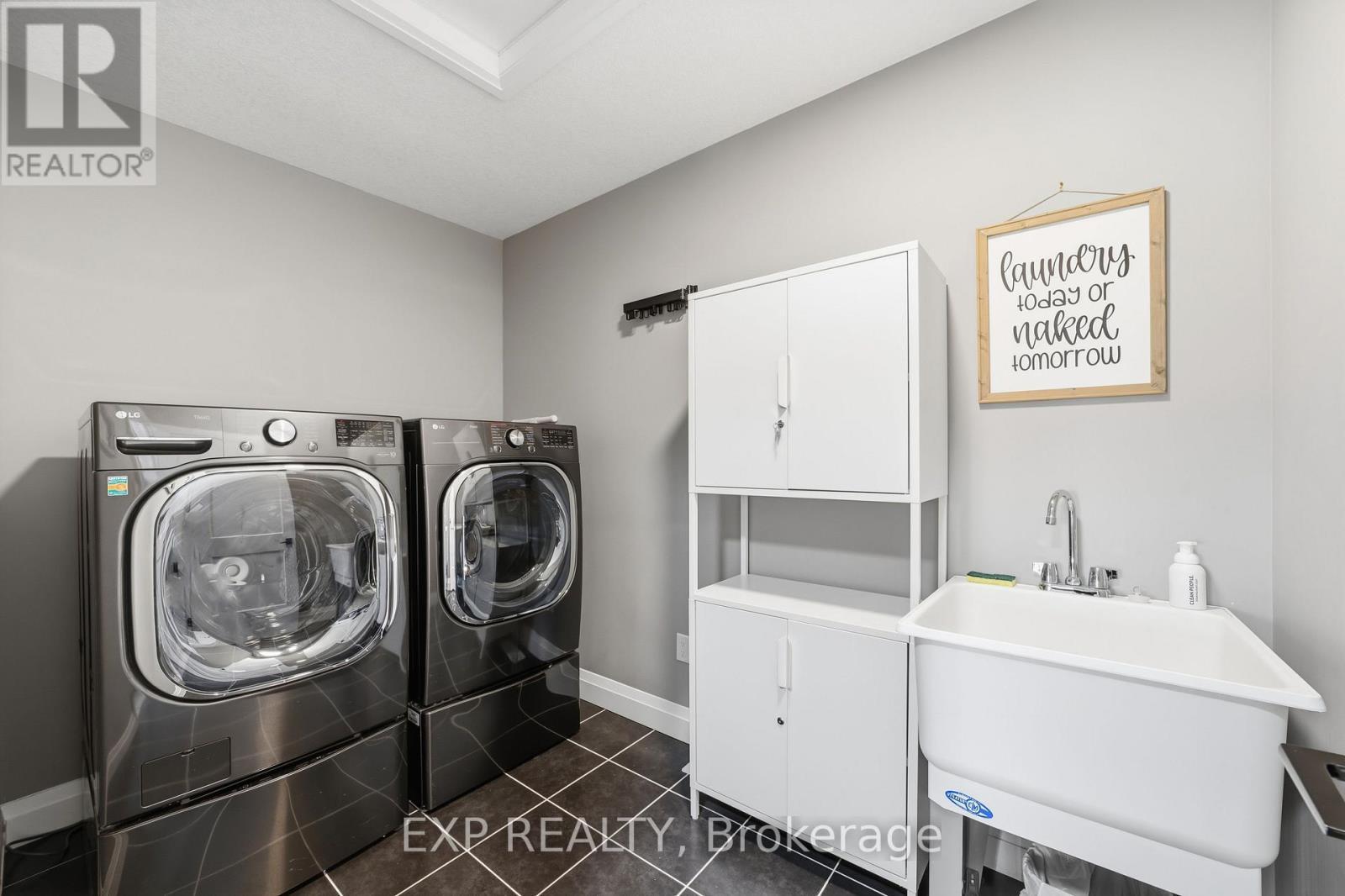 Upstairs Laundry - 120 Lila Street, Dutton/Dunwich, ON - Indoor Photo Showing Laundry Room