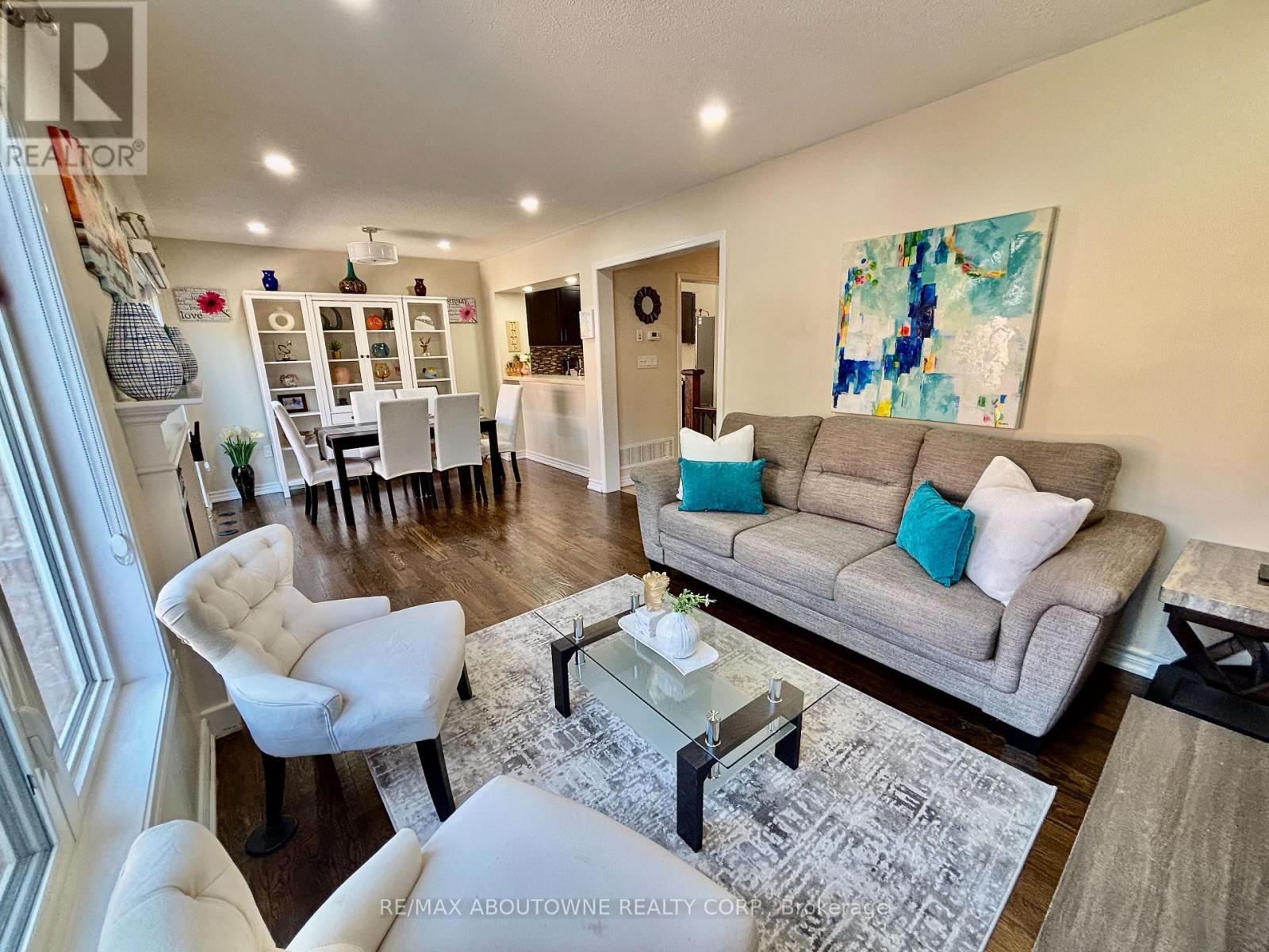 36 Van Fleet Terrace, Milton, ON - Indoor Photo Showing Living Room