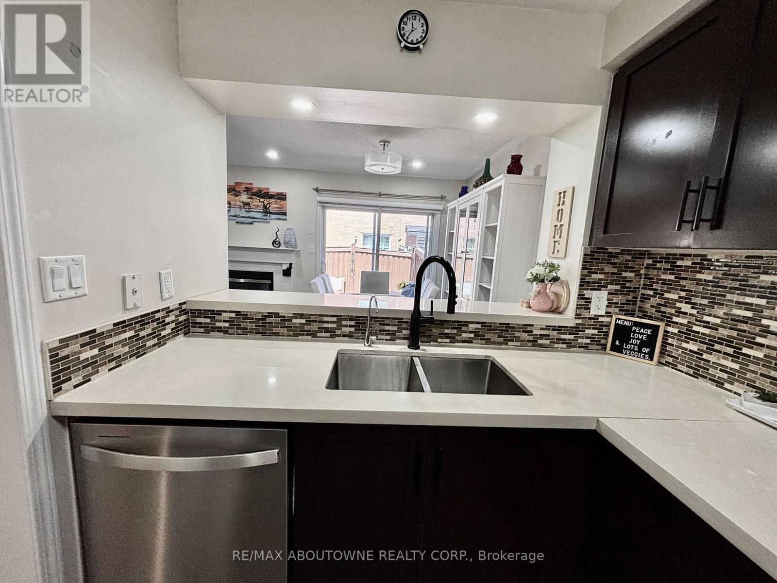 36 Van Fleet Terrace, Milton, ON - Indoor Photo Showing Kitchen With Double Sink With Upgraded Kitchen