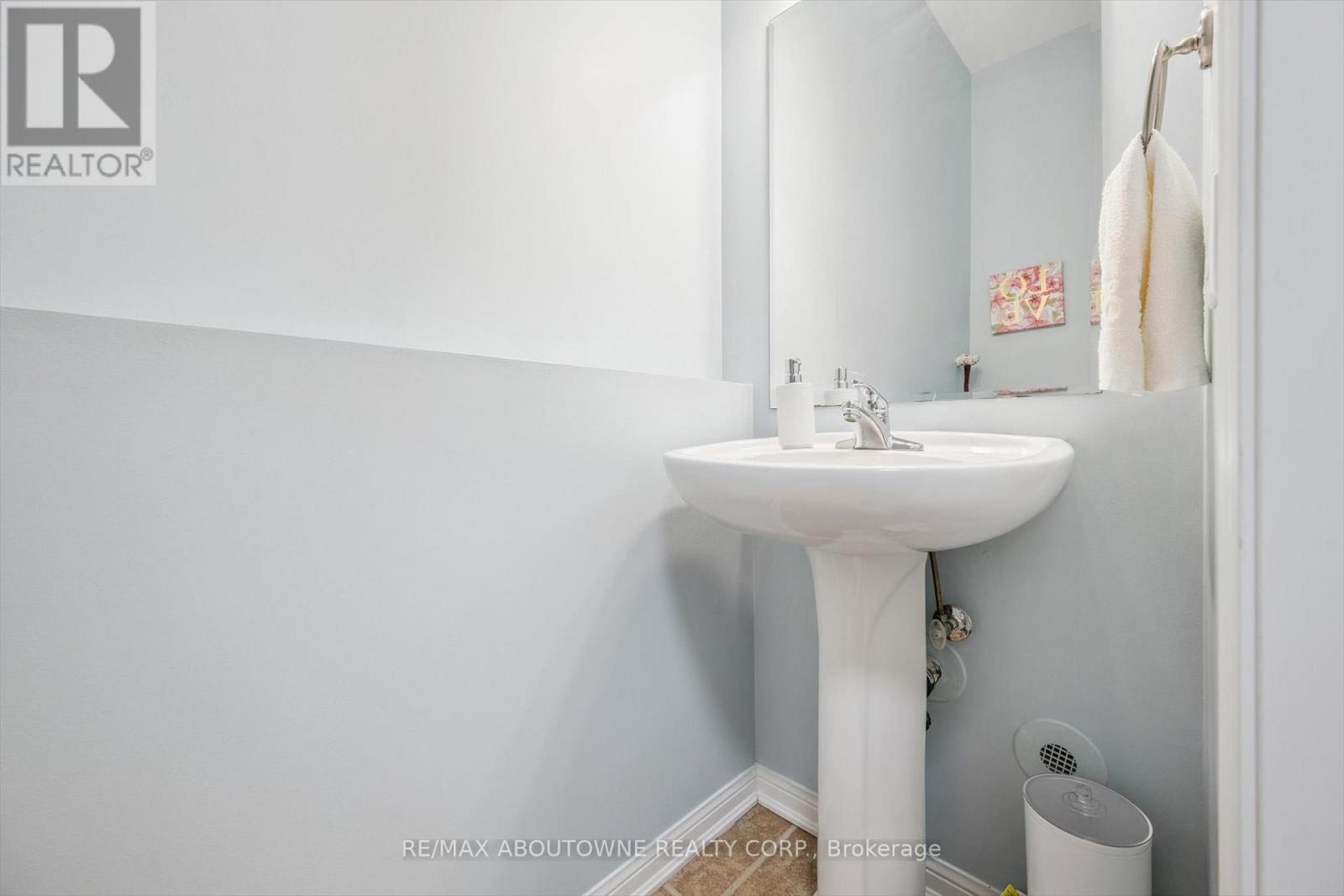 36 Van Fleet Terrace, Milton, ON - Indoor Photo Showing Bathroom