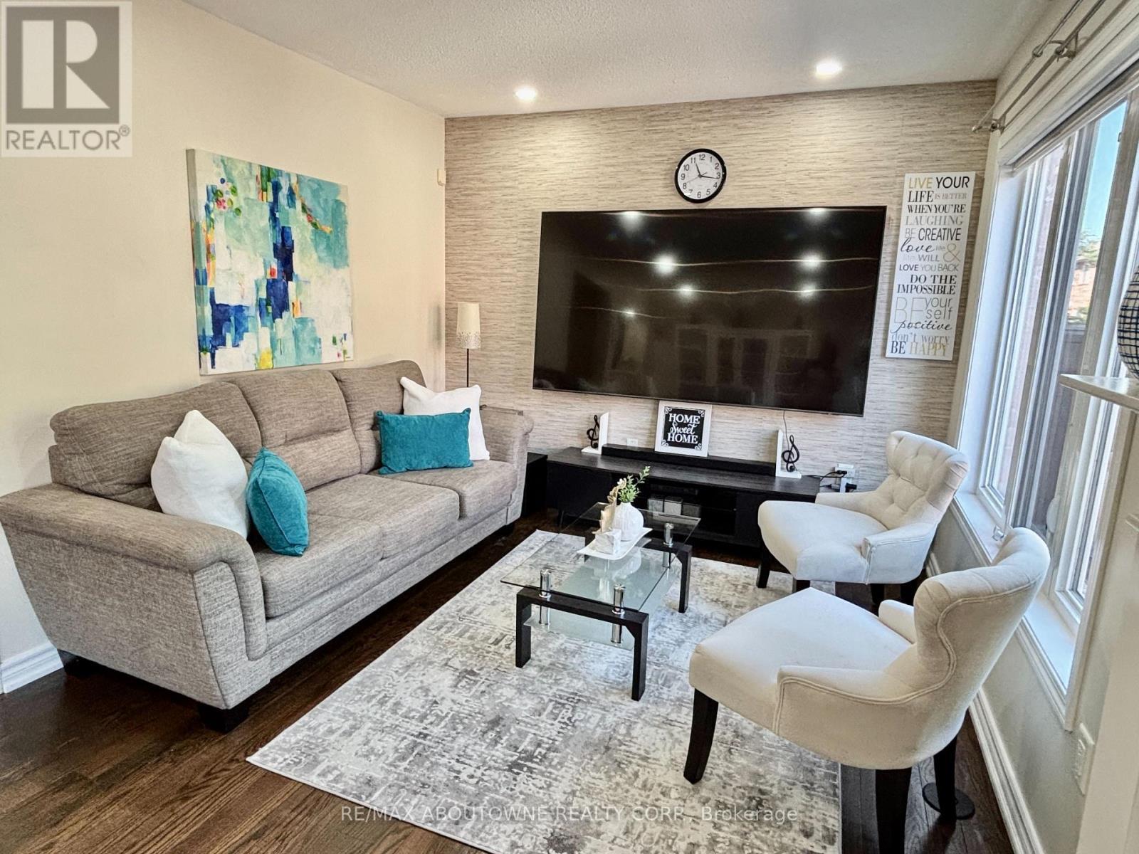 36 Van Fleet Terrace, Milton, ON - Indoor Photo Showing Living Room