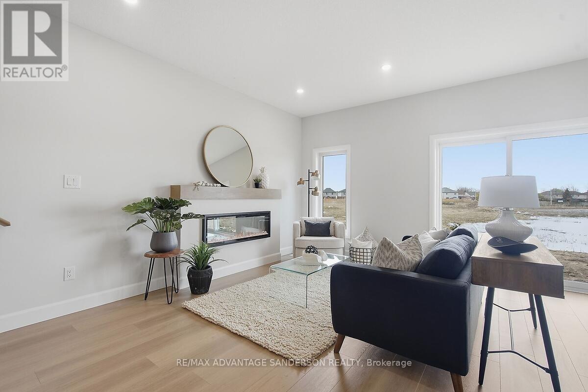 167 Bowman Drive, Middlesex Centre (Ilderton), ON - Indoor Photo Showing Living Room With Fireplace