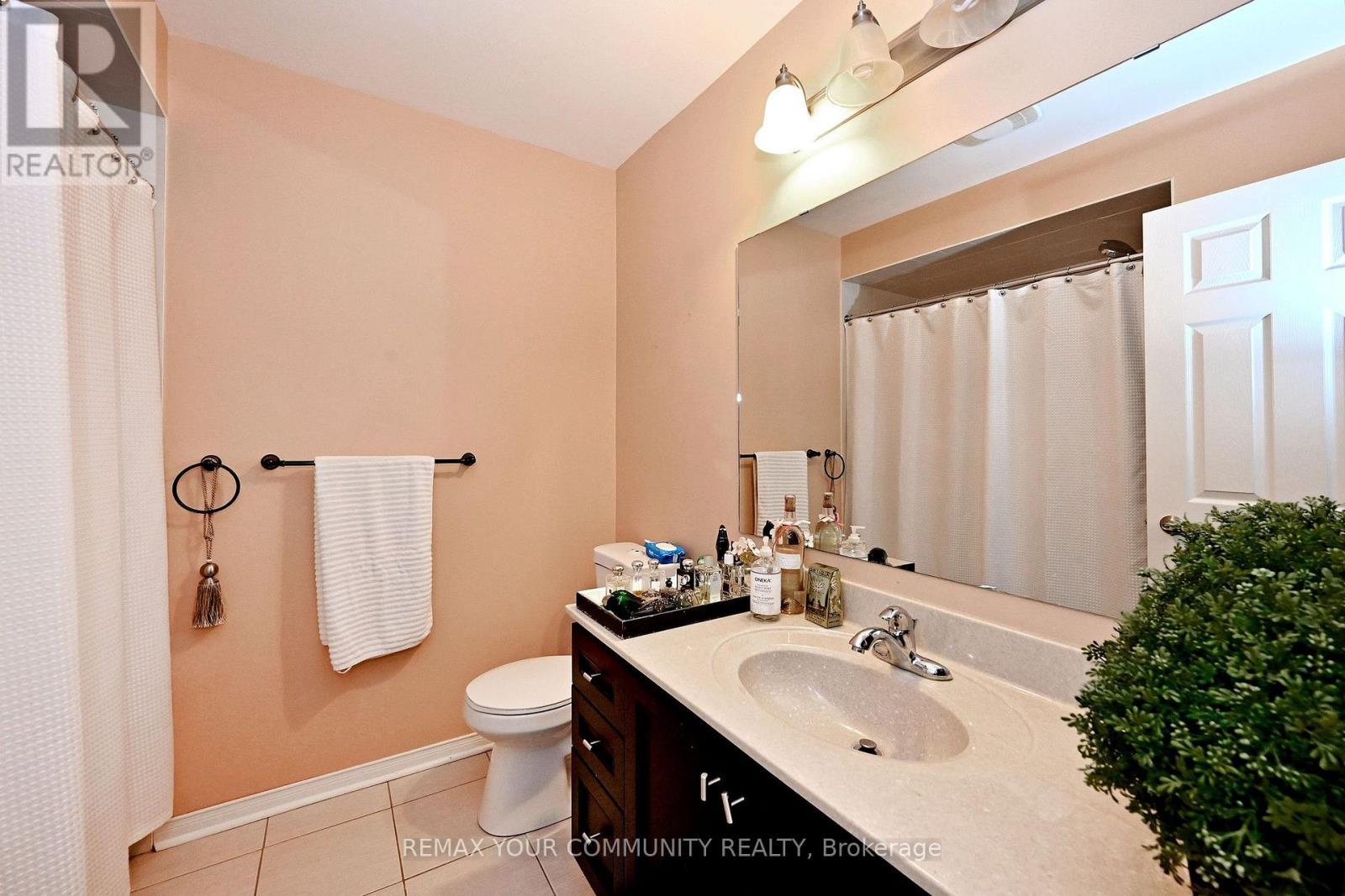 30 Spruce Pine Crescent, Vaughan, ON - Indoor Photo Showing Bathroom