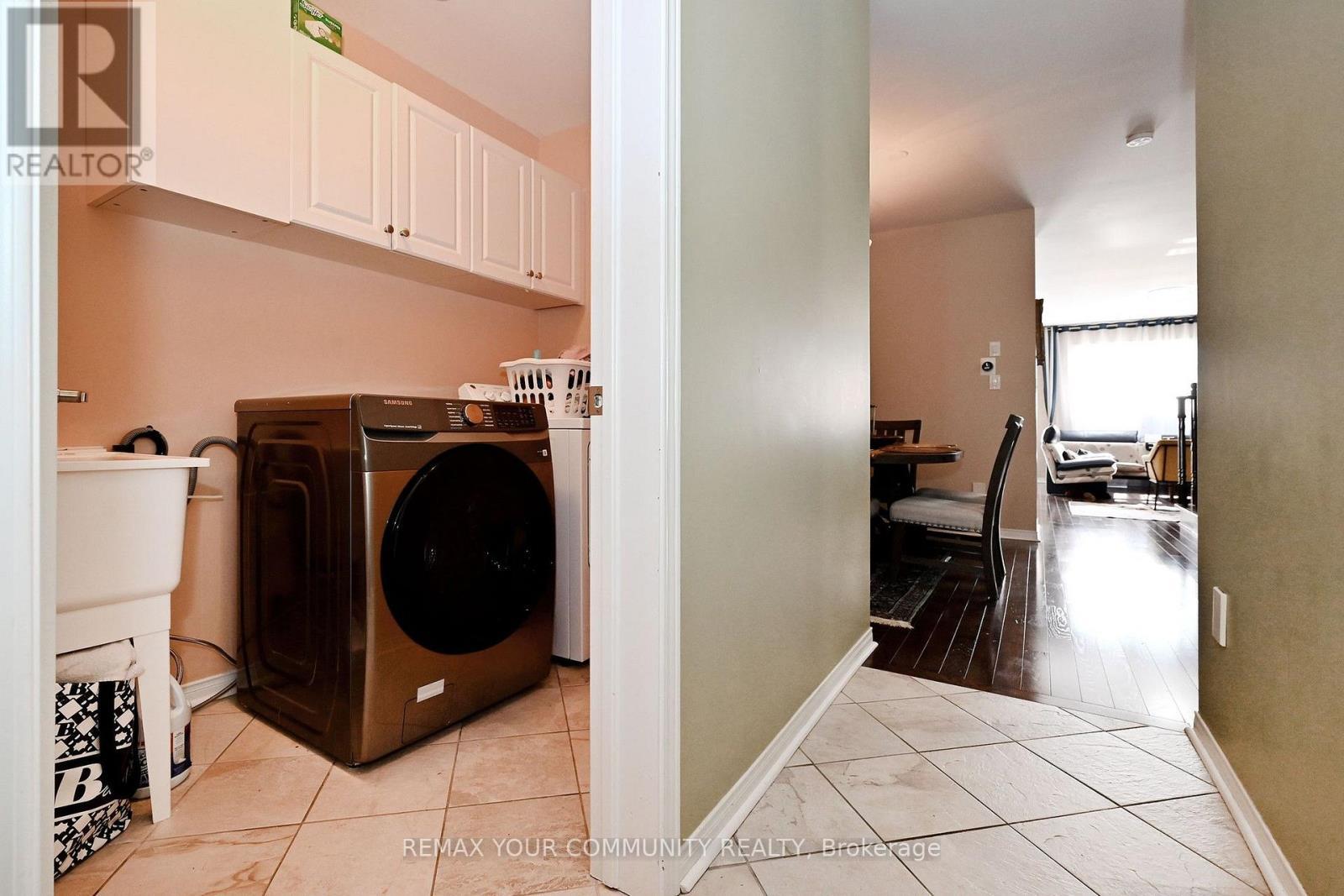 30 Spruce Pine Crescent, Vaughan, ON - Indoor Photo Showing Laundry Room