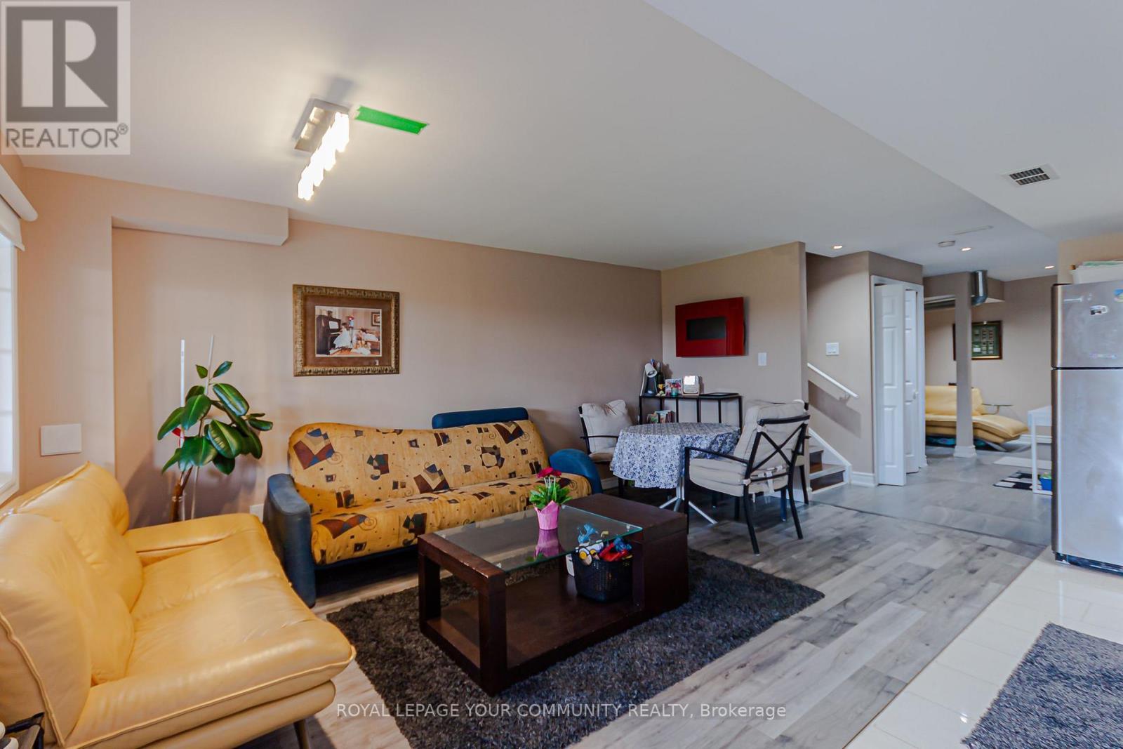 Basement apartment - 30 Spruce Pine Crescent, Vaughan, ON - Indoor Photo Showing Living Room