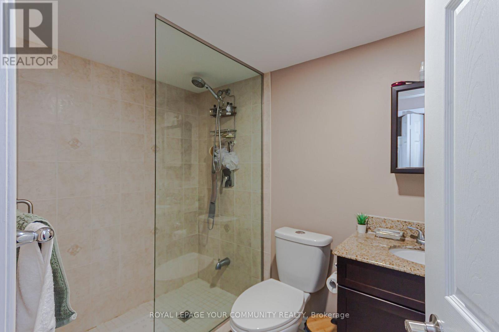 basement bathroom - 30 Spruce Pine Crescent, Vaughan, ON - Indoor Photo Showing Bathroom
