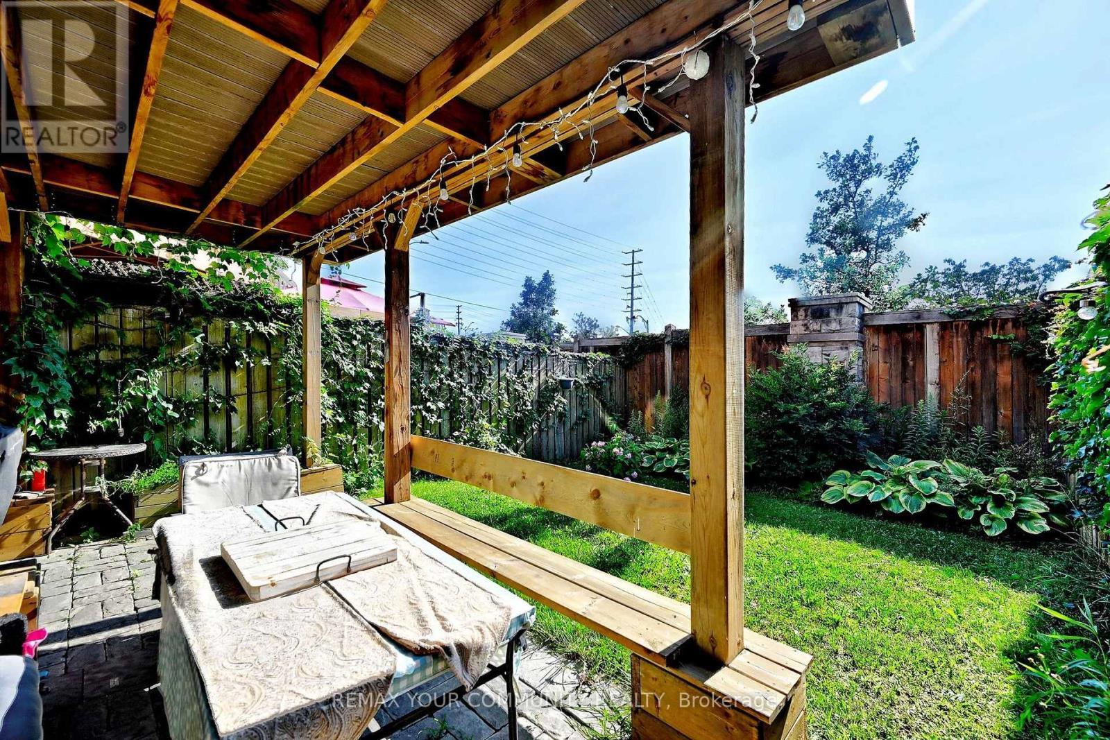 30 Spruce Pine Crescent, Vaughan, ON - Outdoor