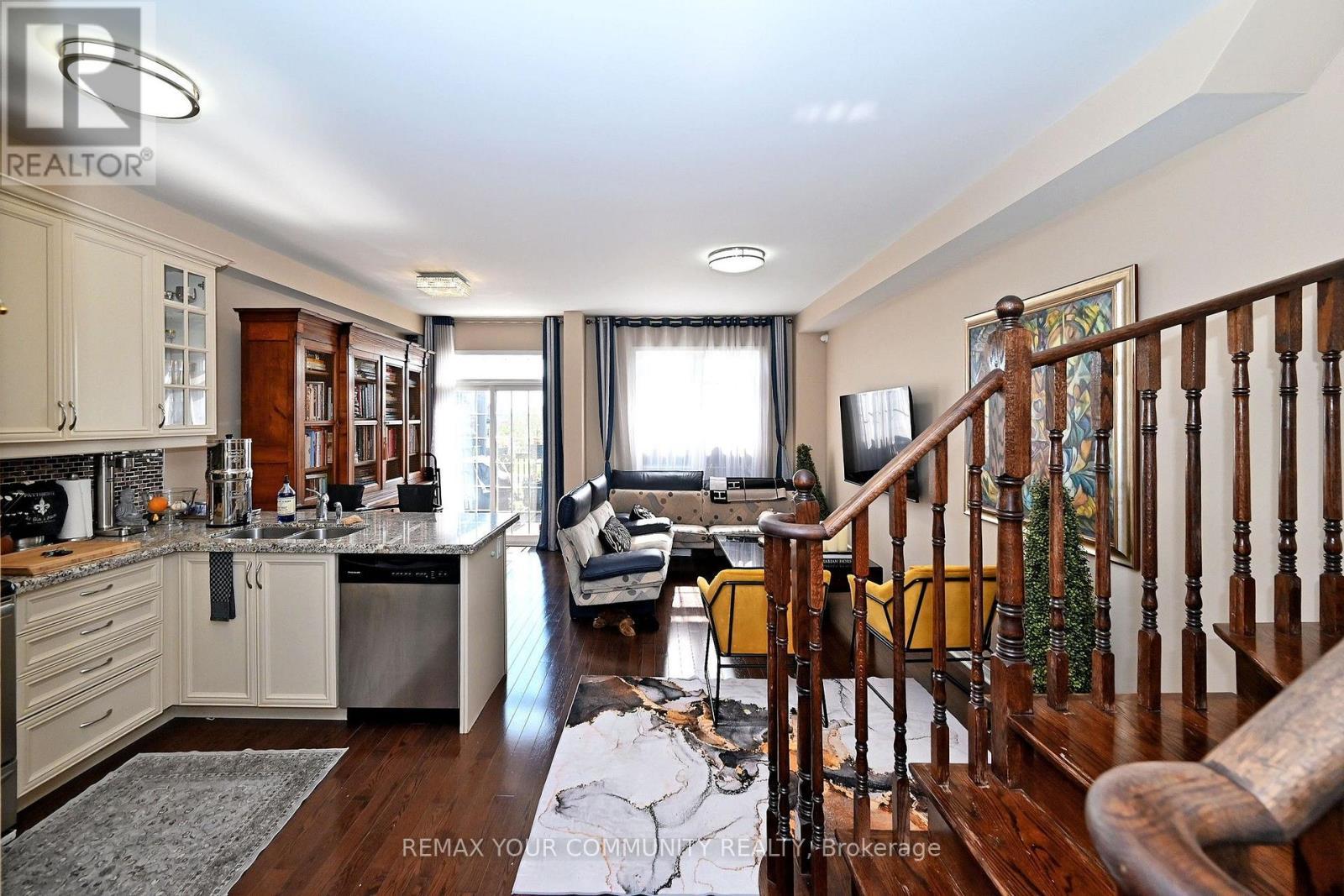30 Spruce Pine Crescent, Vaughan, ON - Indoor