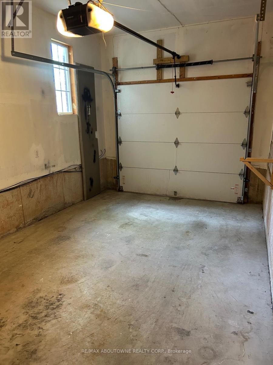 2473 Lazio Lane, Oakville, ON - Indoor Photo Showing Garage