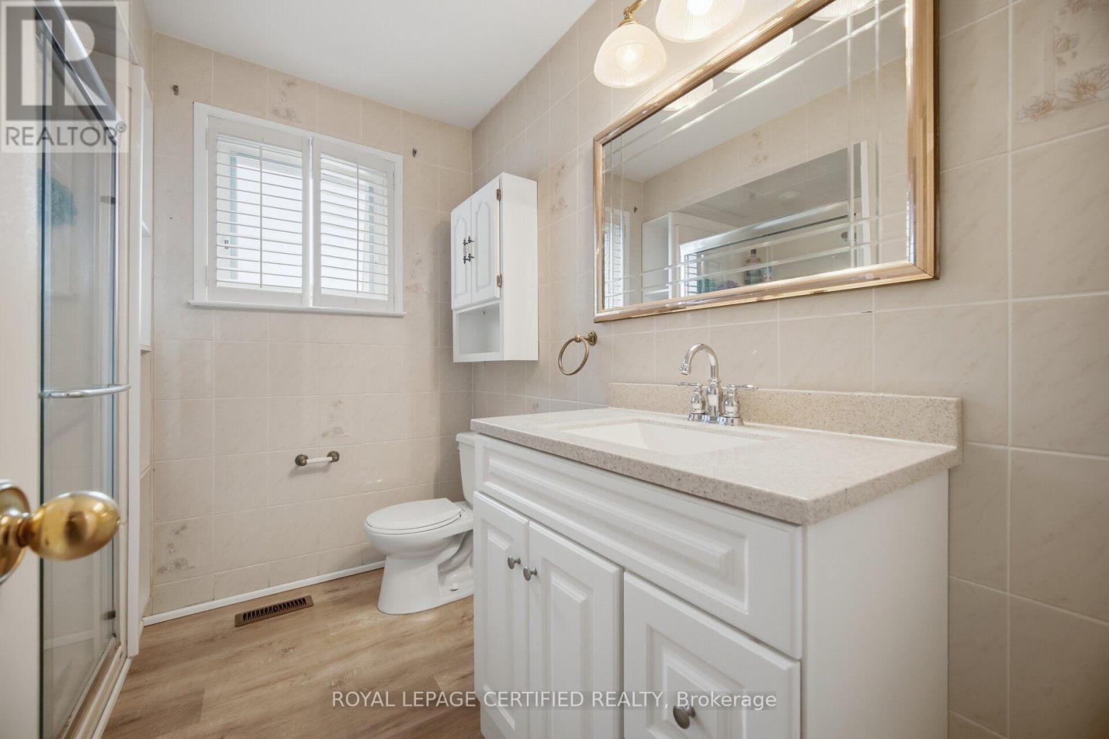 33 Grassmere Crescent, Brampton, ON - Indoor Photo Showing Bathroom