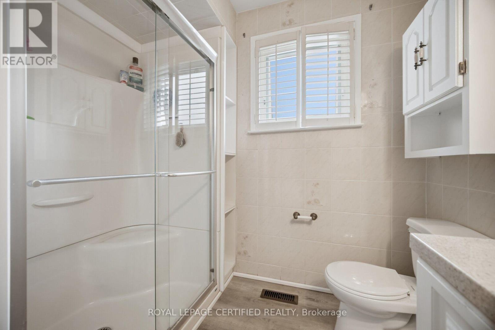 33 Grassmere Crescent, Brampton, ON - Indoor Photo Showing Bathroom