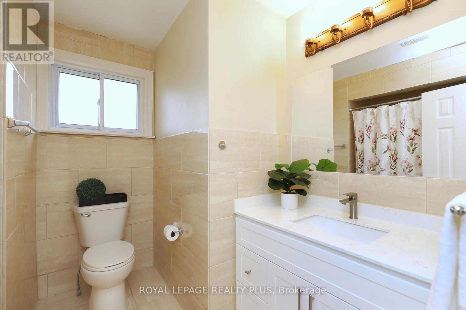 2694 Truscott Drive, Mississauga, ON - Indoor Photo Showing Bathroom