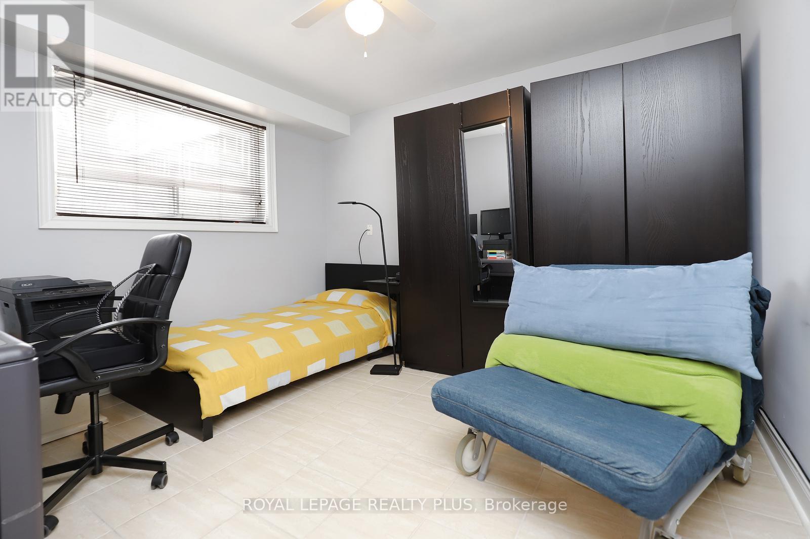 2694 Truscott Drive, Mississauga, ON - Indoor Photo Showing Bedroom